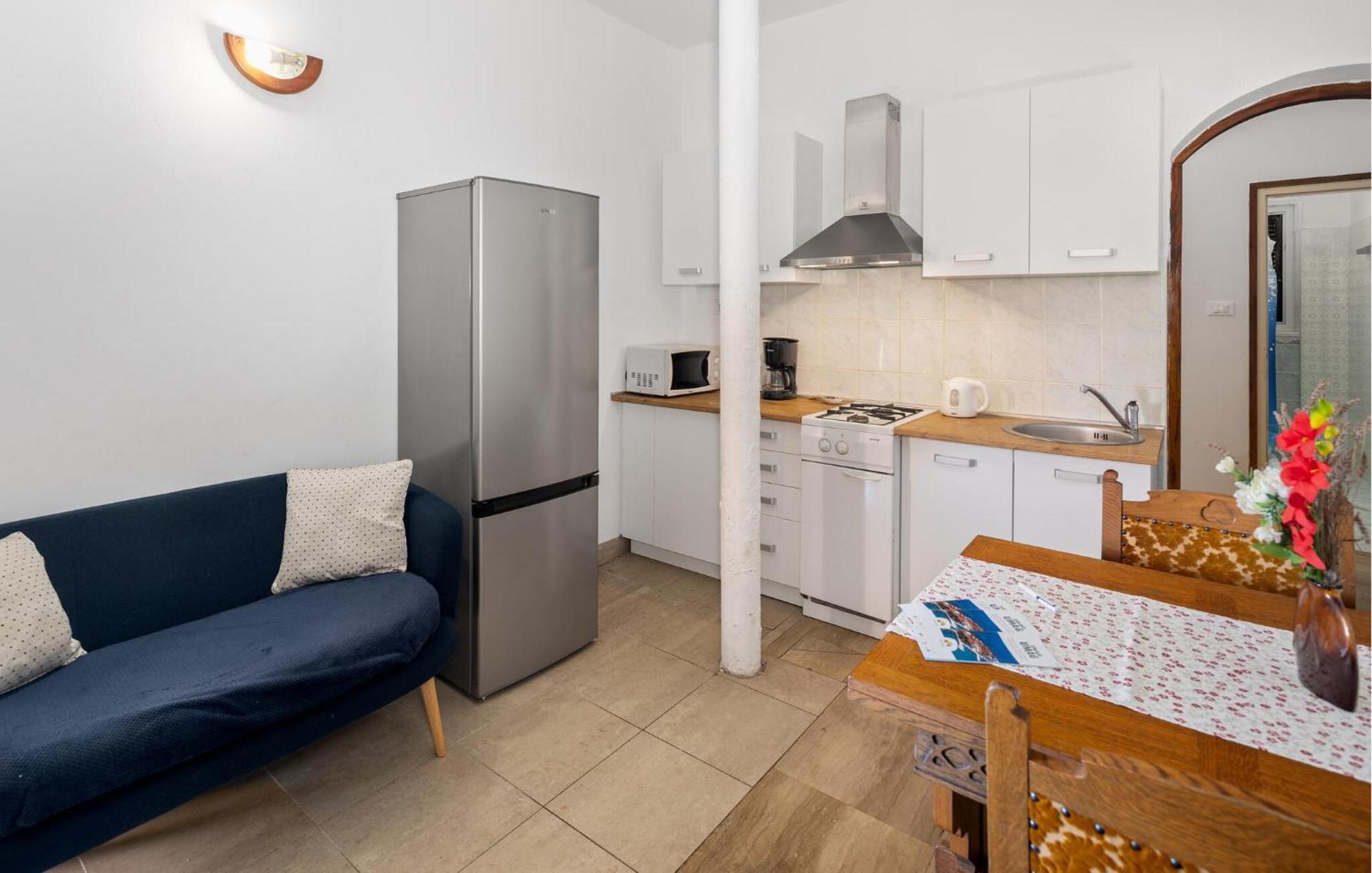 2 Bedroom Pet Friendly Apartment In Lovrecica Kültér fotó