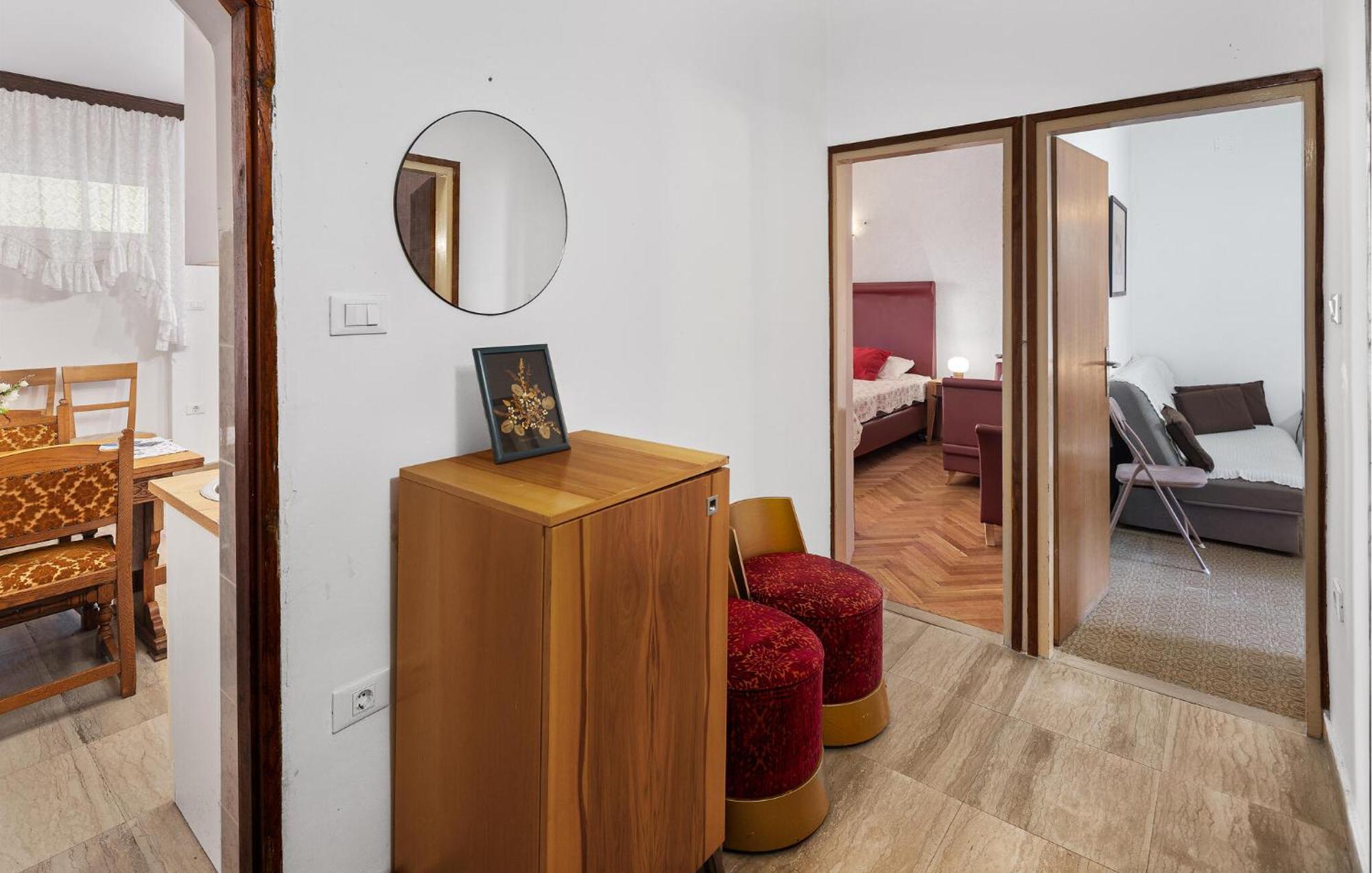 2 Bedroom Pet Friendly Apartment In Lovrecica Kültér fotó