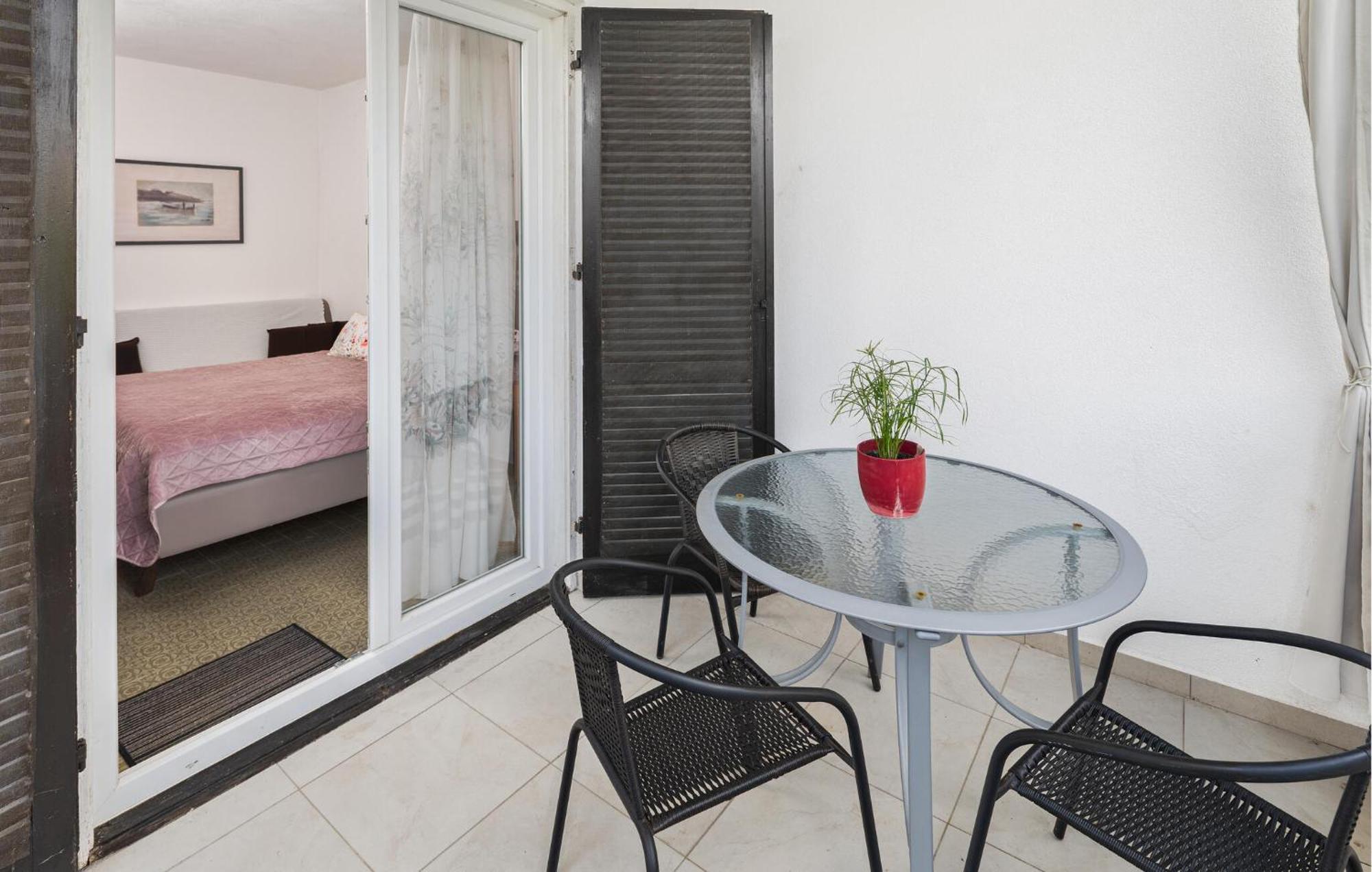 2 Bedroom Pet Friendly Apartment In Lovrecica Kültér fotó