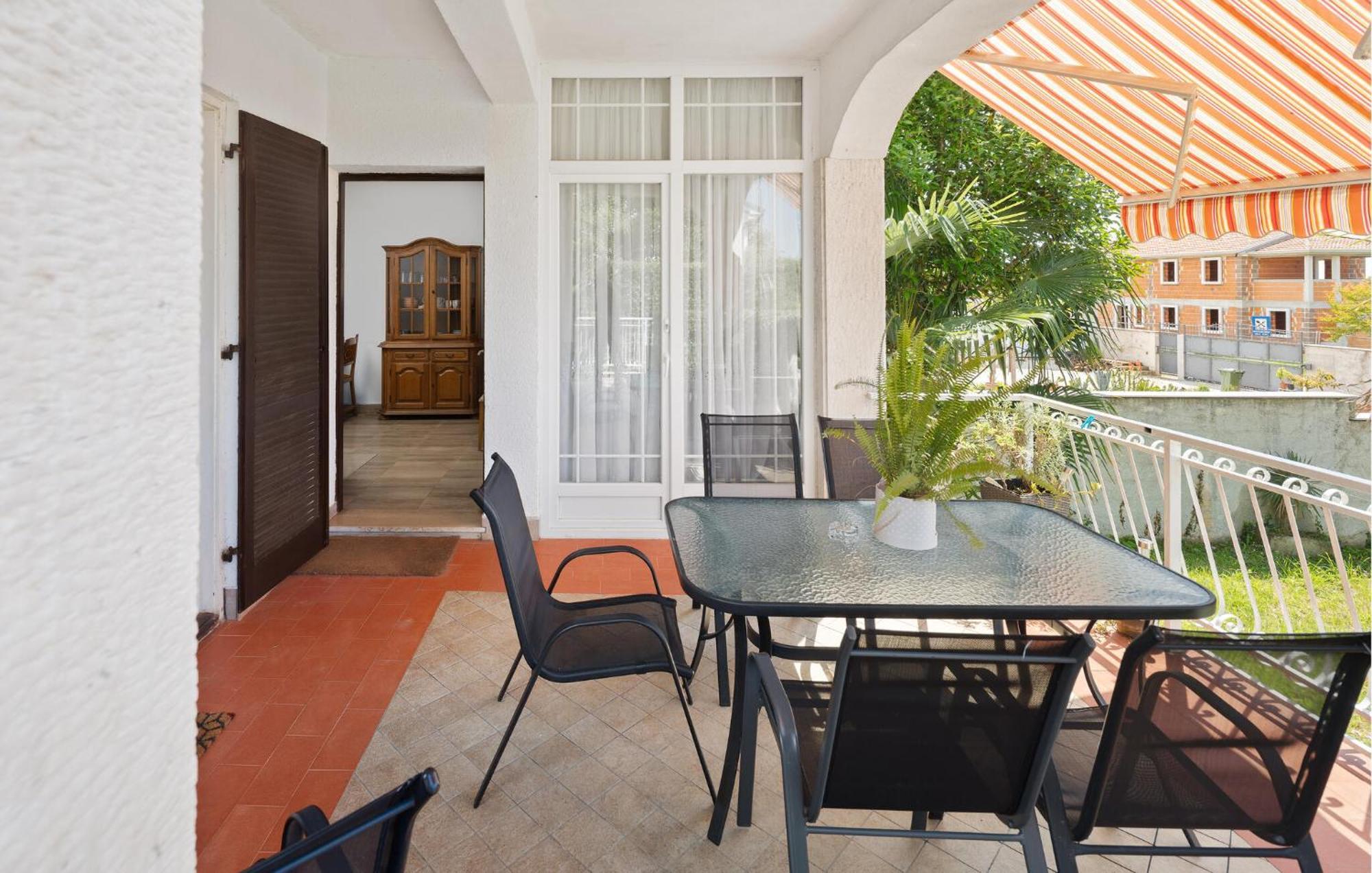 2 Bedroom Pet Friendly Apartment In Lovrecica Kültér fotó