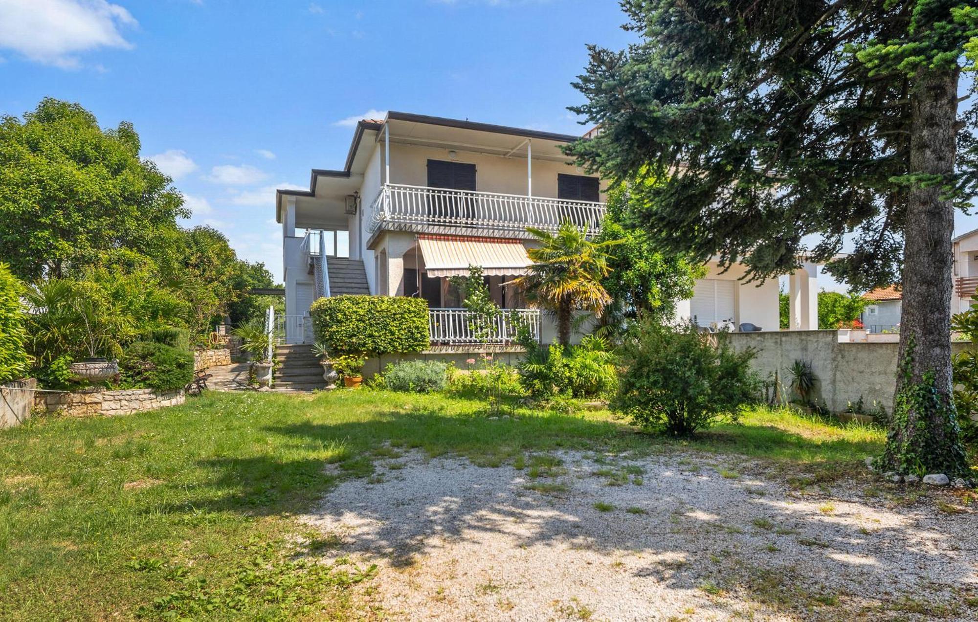 2 Bedroom Pet Friendly Apartment In Lovrecica Kültér fotó