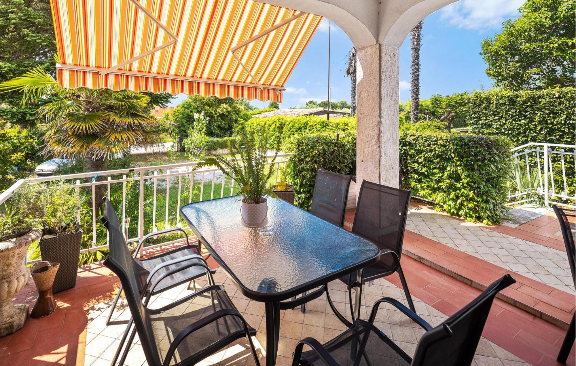 2 Bedroom Pet Friendly Apartment In Lovrecica Kültér fotó